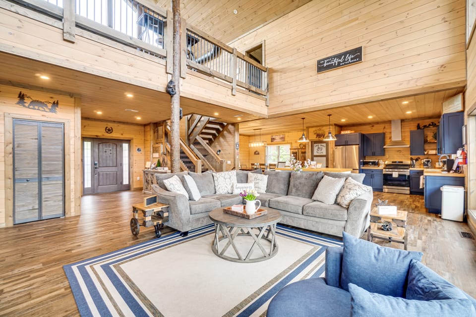Luxury Sevierville Cabin w/ Private Hot Tub! House in Sevier County