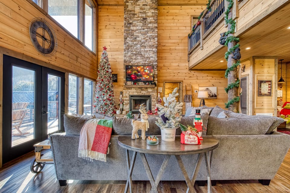 Luxury Sevierville Cabin w/ Private Hot Tub! House in Sevier County