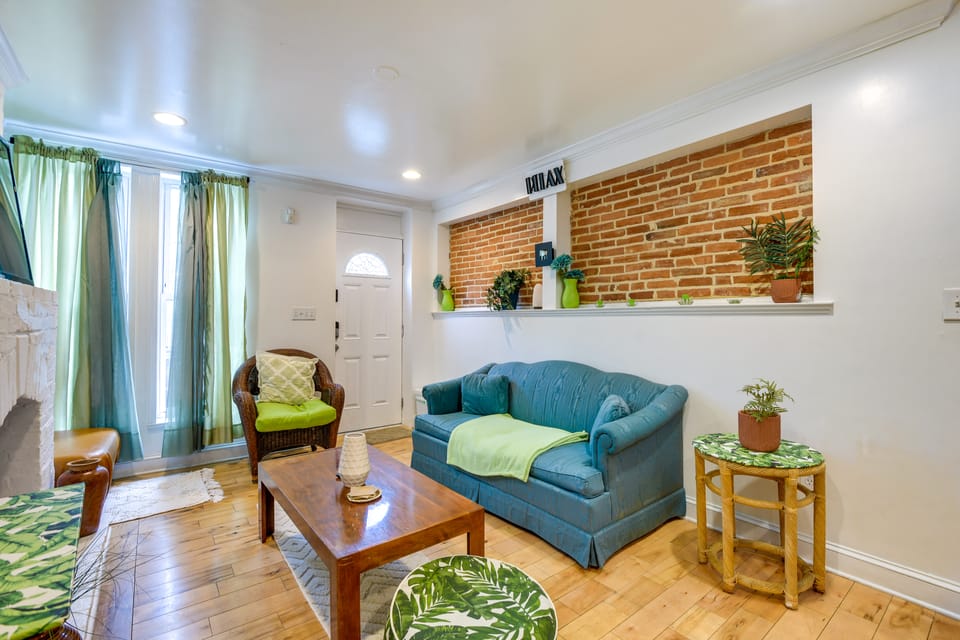 Quirky Baltimore Townhome ~ 2 Mi to Inner Harbor Apartment in Baltimore