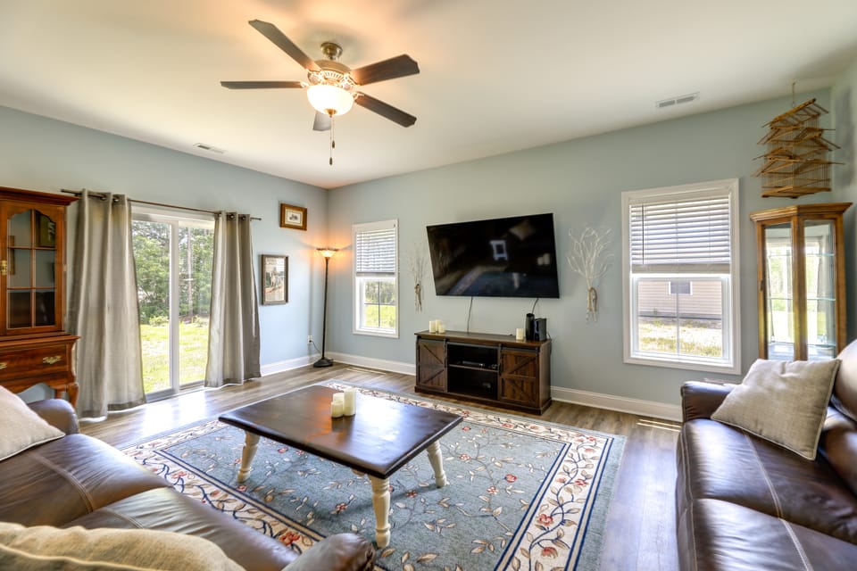 Holly Ridge Vacation Rental ~ 5 Mi to Beach House in North Topsail Beach