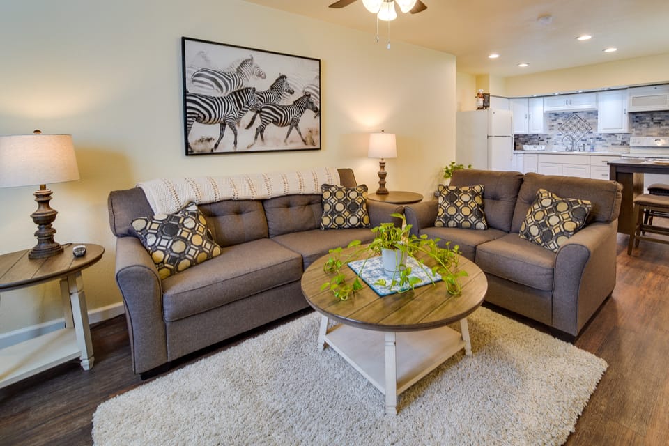 Sunny California Retreat w/ Pool Access & Patio! Cottage in California