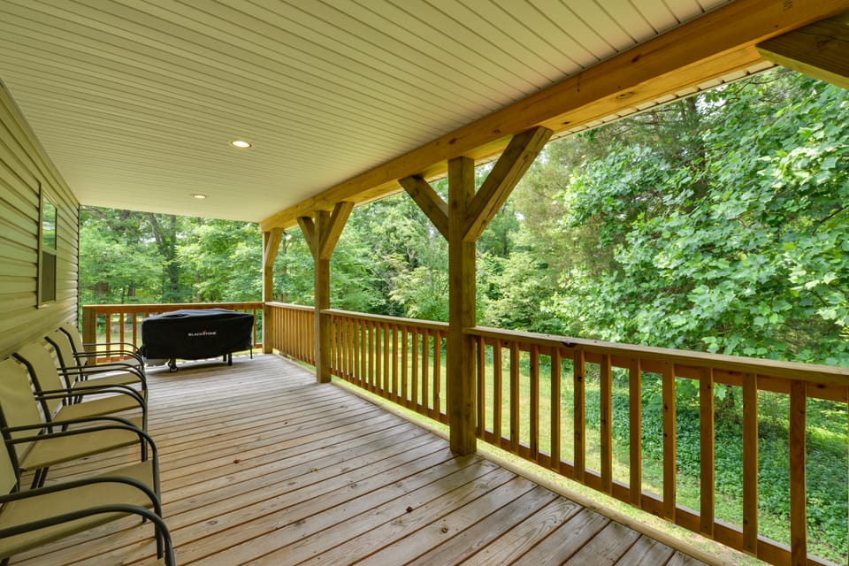 Peaceful Wine Country Cottage w/ Fire Pit in Olin! Cottage in North Carolina