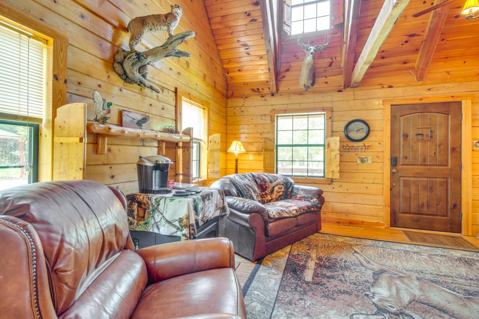 Secluded Oakland Cabin w/ Private Yard! House in Arkansas