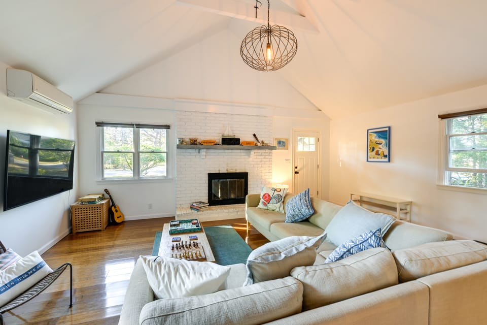 Waterfront New York Getaway w/ Kayaks Cottage in The Hamptons