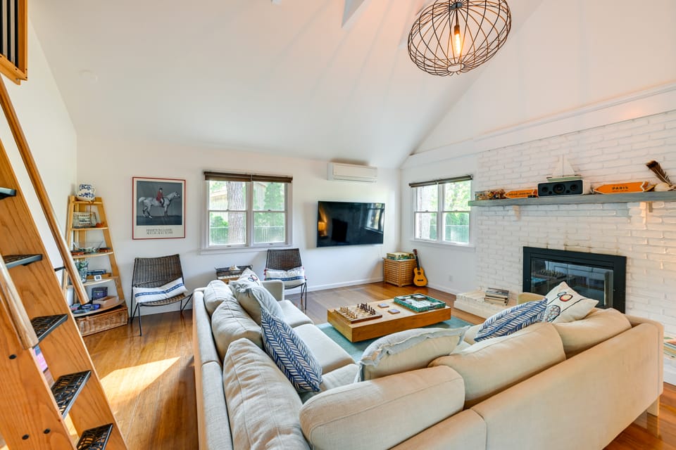 Waterfront New York Getaway w/ Kayaks Cottage in The Hamptons