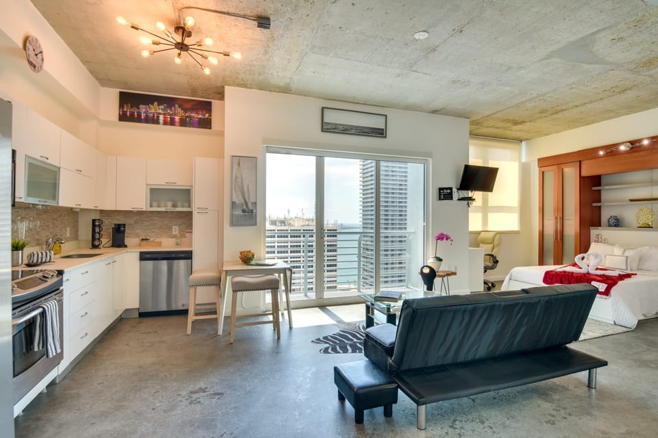 Trendy Downtown Miami Studio: Pools, Views + More! Apartment in Miami