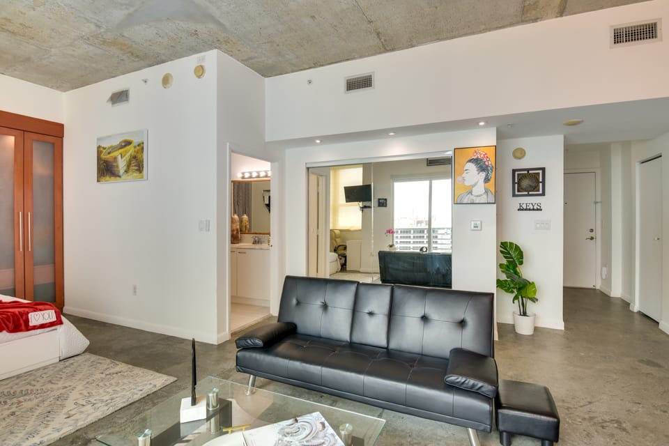 Trendy Downtown Miami Studio: Pools, Views + More! Apartment in Miami