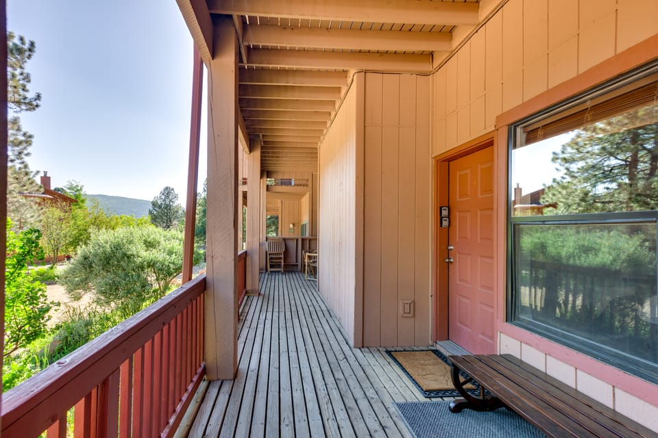 Angel Fire Studio w/ Fireplace, Walk to Resort! Apartment in Angel Fire