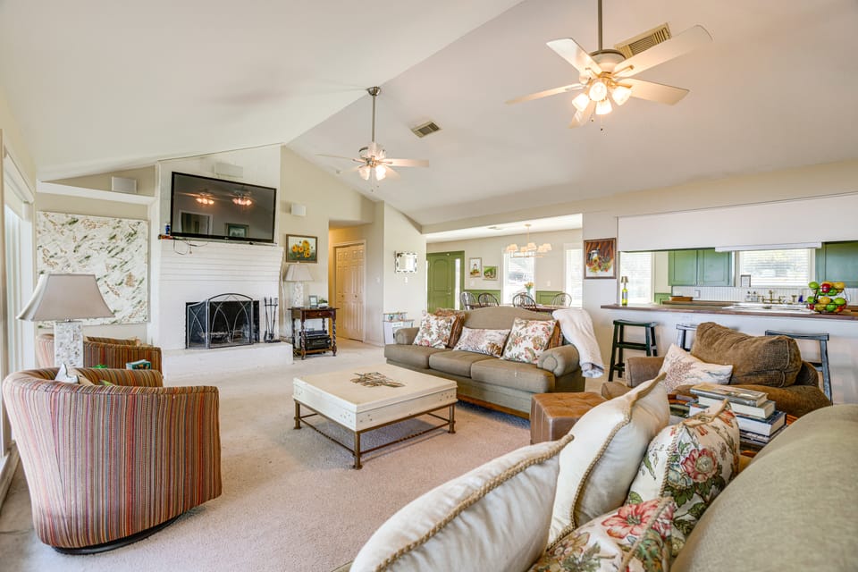 Lakefront Livingston Vacation Rental w/ Boat Dock! House in Lake Livingston