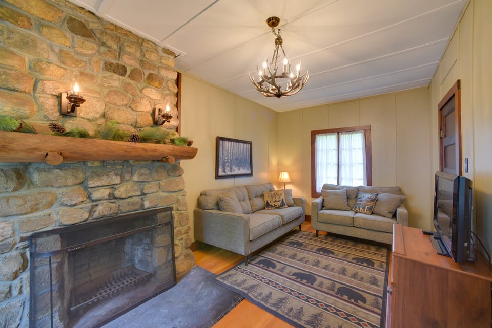 Beach & Kayaks: Waterfront Cabin on Lake Pleasant! House in Capital District, NY, USA