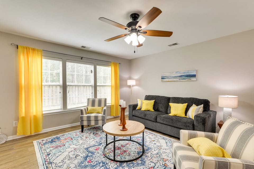 Charming North Charleston Townhome - Pets Welcome! Apartment in Goose Creek