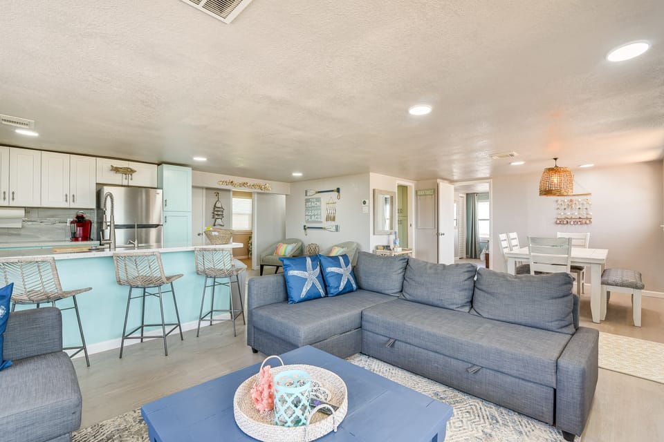 Oceanfront Deck: Surfside Beach Vacation Rental! House in Surfside Beach