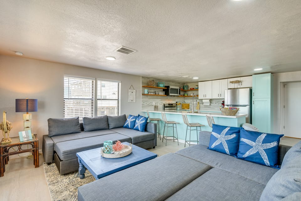 Oceanfront Deck: Surfside Beach Vacation Rental! House in Surfside Beach
