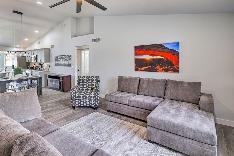 Group Getaway in Glendale < 1 Mi to Westgate! House in Glendale