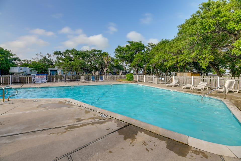 Rockport Unit w/ Pools & Boat Ramp - Near Beaches! Apartment in Fulton