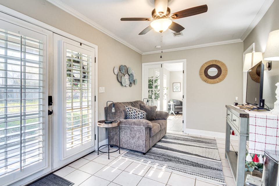 Walk to Beach: Waveland Retreat w/ Yard! Cottage in Waveland