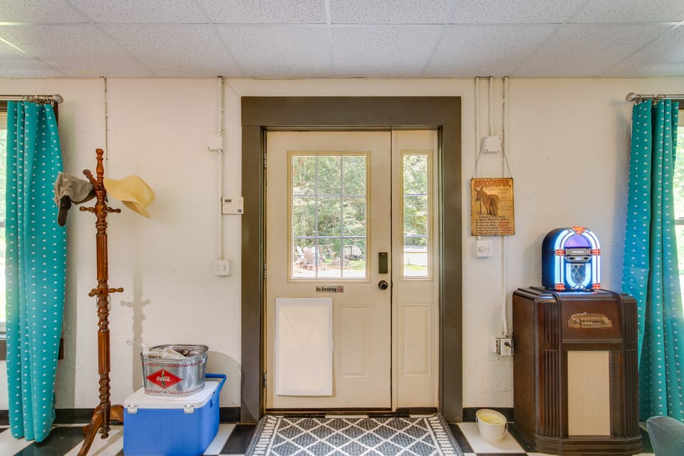 Killen Vacation Rental: Walk to Wilson Lake! Apartment in Alabama