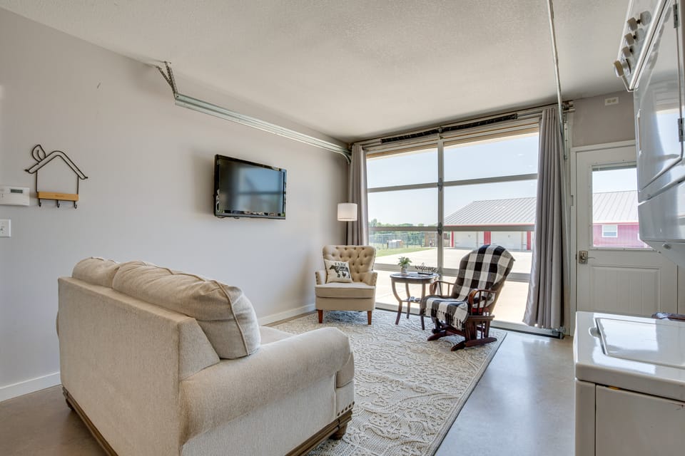 ‘Sunset View’ Home: 1 Mi to Smithville Lake! Apartment in Missouri