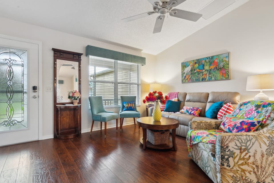 Charming Designer Home Near Lake Sumter House in The Villages