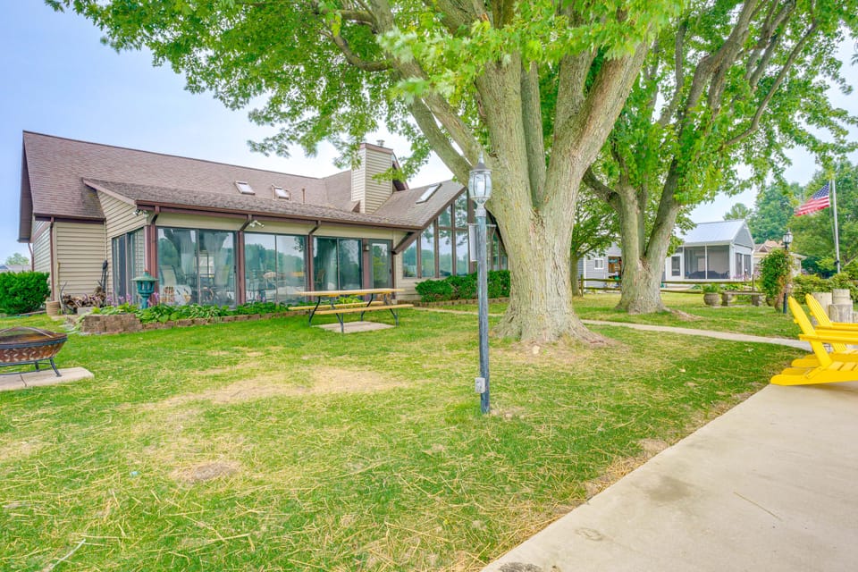 Lakefront St Marys Getaway w/ Boat Dock + Fire Pit House in Ohio