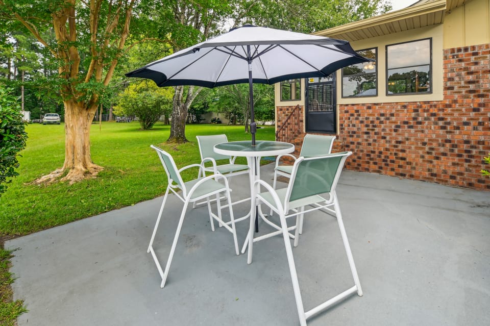 6 Mi to Beach: Myrtle Beach Escape w/ Sunroom! House in Carolina Forest