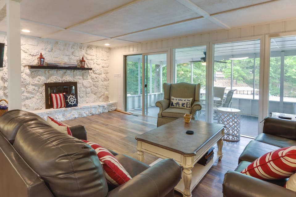 Dock + Screened Porch: Lake of the Ozarks Getaway! House in Lake of the Ozarks