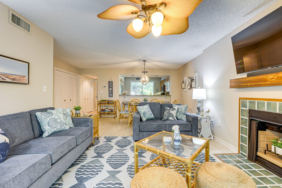 Private Deck & Pool Access: Myrtle Beach Getaway! Apartment in South Carolina
