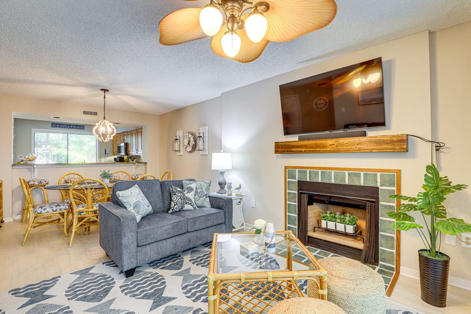Private Deck & Pool Access: Myrtle Beach Getaway! Apartment in South Carolina
