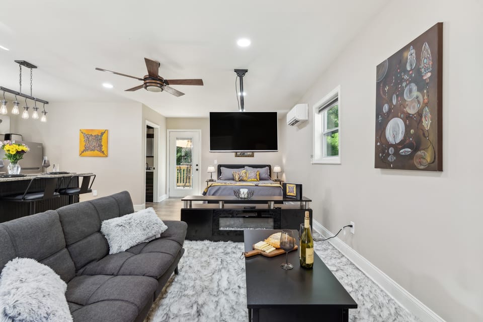 Hickory Hideaway: Pet-Friendly Haven w/ Fire Pit! Apartment in Hickory