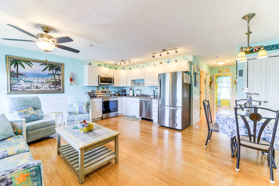 Walk to Beach & Pier: Quiet Retreat in Surf City Apartment in Surf City