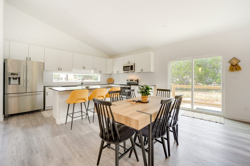 Canyon Lake Oasis: Backyard & Wraparound Deck! House in Canyon Lake