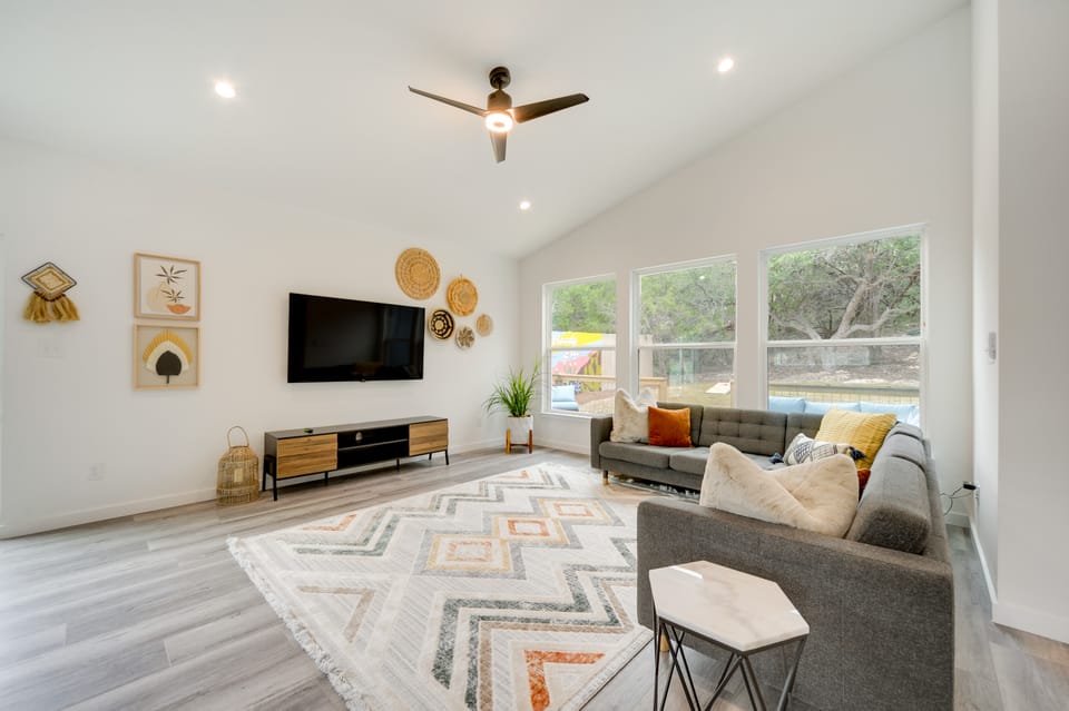 Canyon Lake Oasis: Backyard & Wraparound Deck! House in Canyon Lake