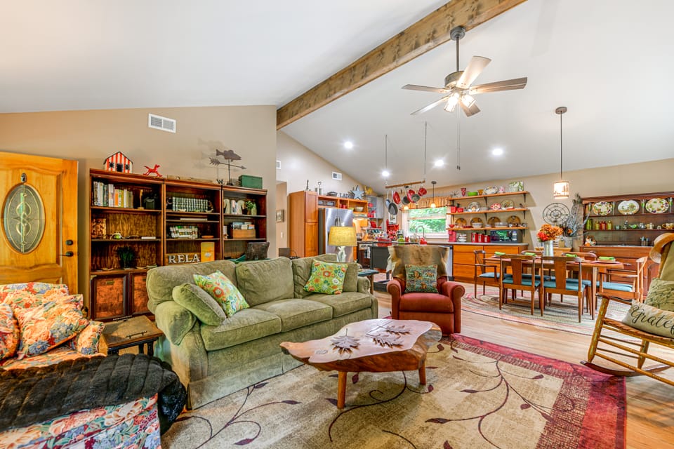 Pet-Friendly Retreat w/ Mtn Views in Sylva! House in North Carolina