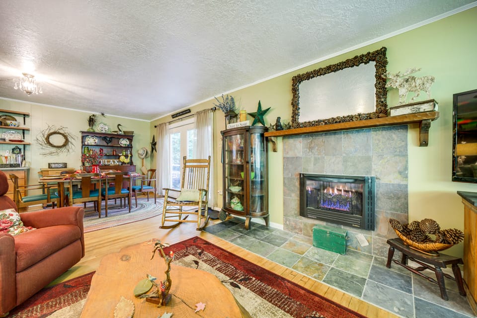 Pet-Friendly Retreat w/ Mtn Views in Sylva! House in Tennessee