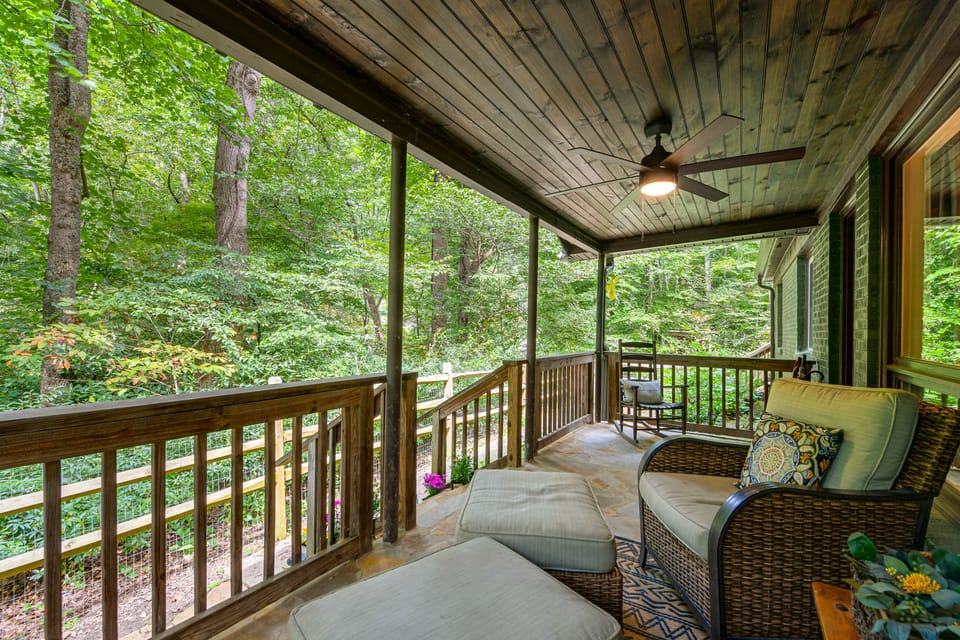 Pet-Friendly Retreat w/ Mtn Views in Sylva! House in North Carolina