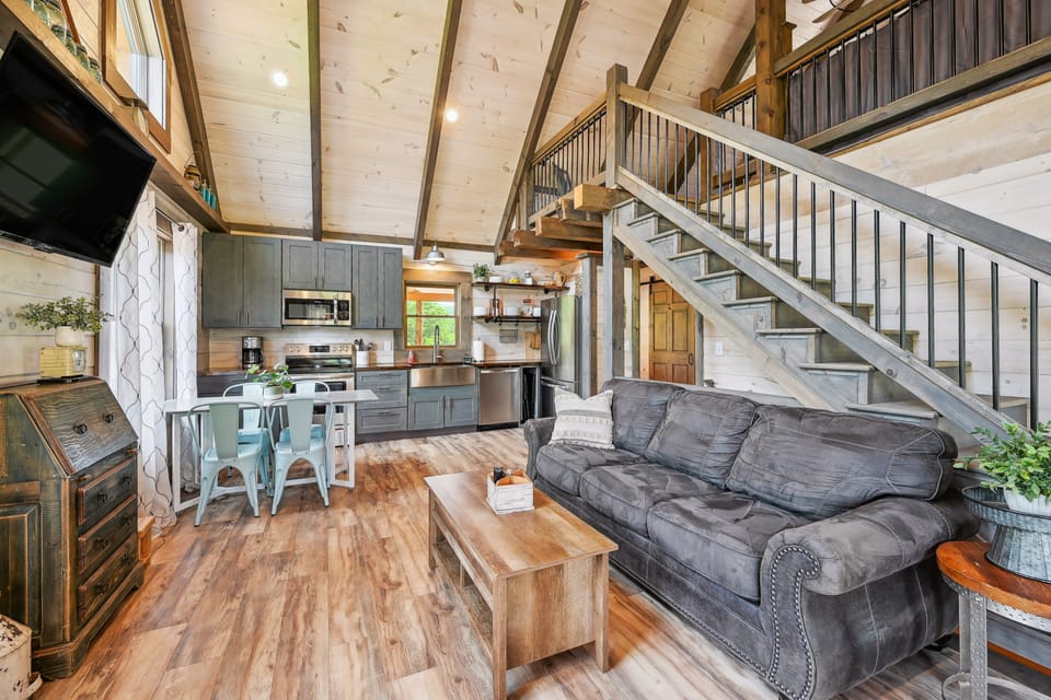 Modern Willis Cabin Retreat: 24-Acre Working Farm! House in Virginia