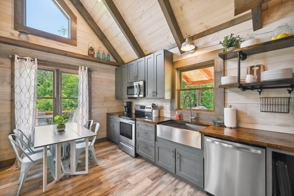 Modern Willis Cabin Retreat: 24-Acre Working Farm! House in Virginia