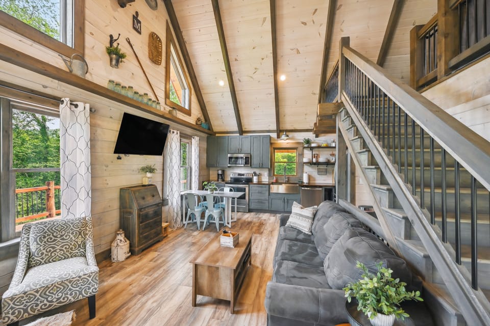 Modern Willis Cabin Retreat: 24-Acre Working Farm! House in Virginia