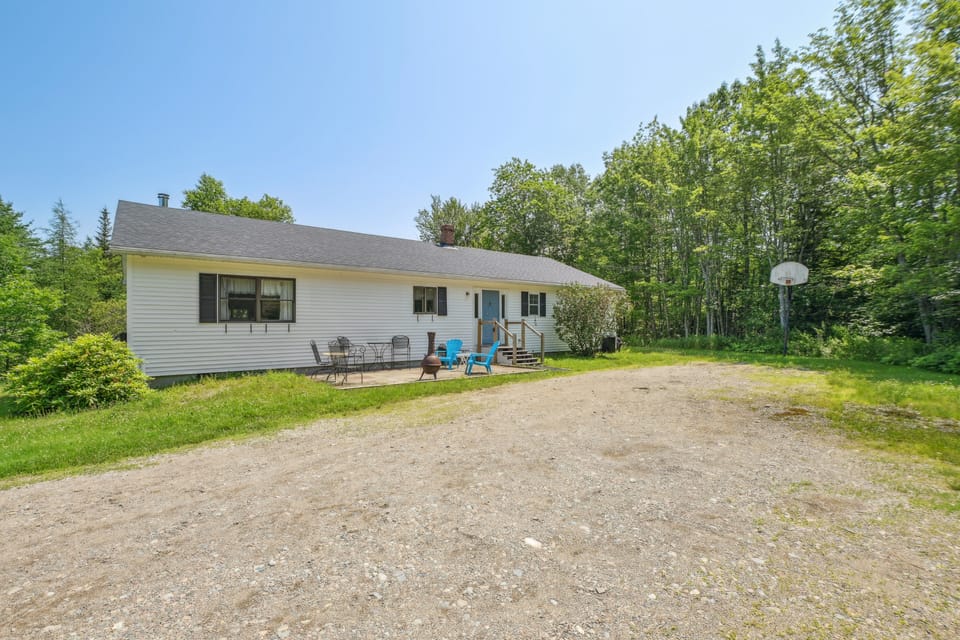 Charming & Scenic Gouldsboro Getaway w/ Patio! House in Gouldsboro