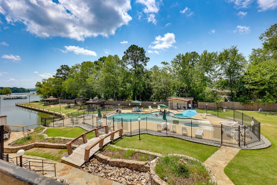 Hot Springs Condo on Lake Hamilton w/ Views! Apartment in Lake Hamilton