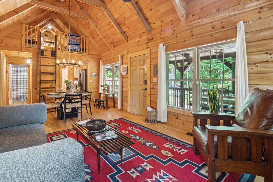 Pet-Friendly Lake Lure Cabin w/ Outdoor Oasis! House in Tennessee