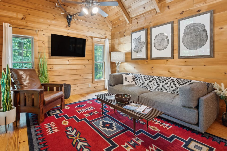 Pet-Friendly Lake Lure Cabin w/ Outdoor Oasis! House in Tennessee