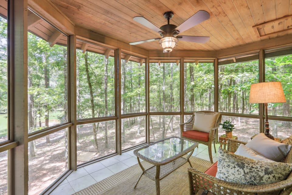 Lakefront Hamilton Cabin w/ Dock & Fire Pit! House in Georgia