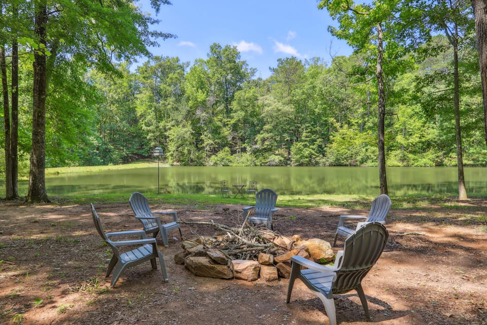 Lakefront Hamilton Cabin w/ Dock & Fire Pit! House in Georgia
