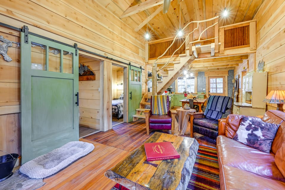 Creekside Cabin ~ 26 miles to Kings Canyon! House in Sierra Nevada