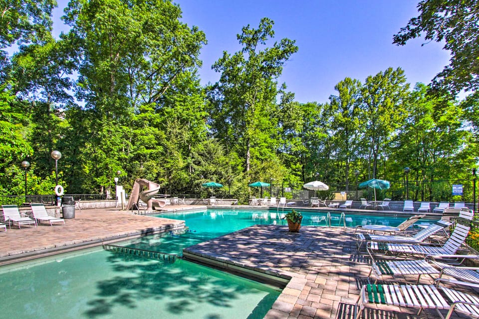 Hot Tub & Games! Smoky Mtn Cabin in Gatlinburg House in Gatlinburg