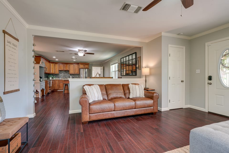 Canyon Lake Vacation Rental < 1/2 Mi to Water! House in Canyon Lake