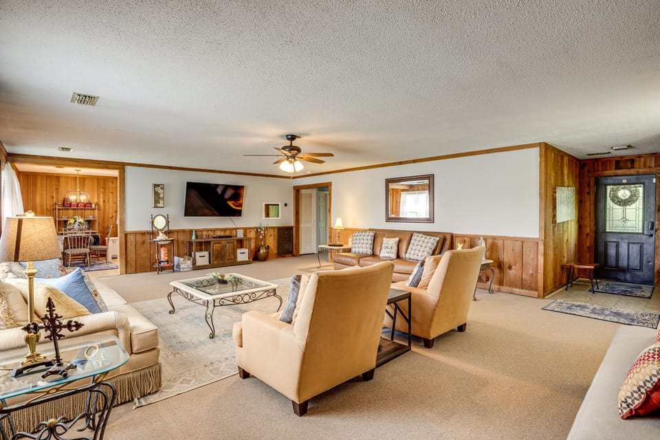 6 Mi to Scottsboro: Pet-Friendly Cabin Apt Apartment in Alabama