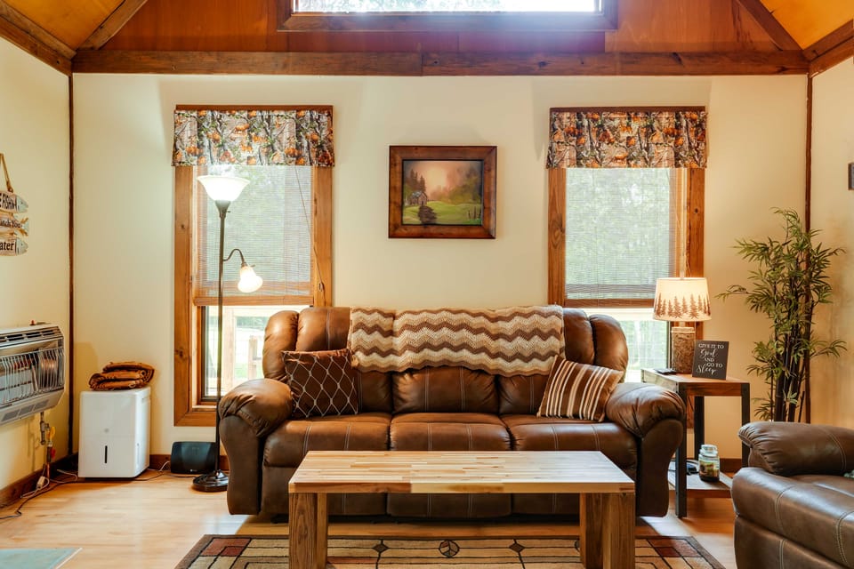 Cozy Georgia Abode w/ Deck, Fire Pit & Lake Access Apartment in Alabama