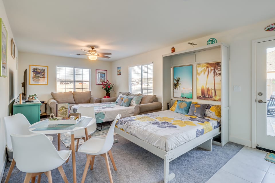 12 Mi to Reno: Hot Tub Haven in Sparks! Apartment in Reno